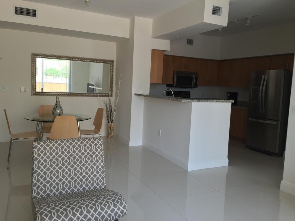 Lyx Suites At Merrick Park In קוראל גייבלס חדר תמונה
